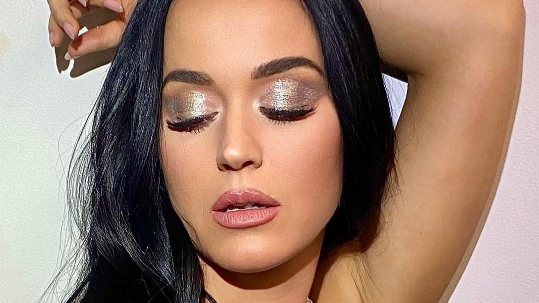 凯蒂·佩里|好莱坞女星凯蒂·佩里：你可以说我不美，但不能说我身材不好