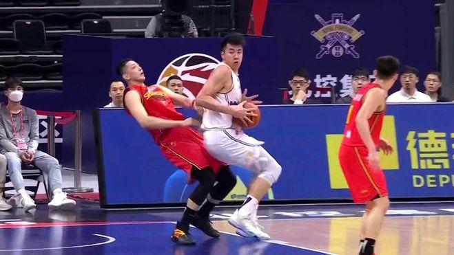 奥卡福|单节仅4分，奥卡福首秀惊艳半场13+6，廖三宁复出