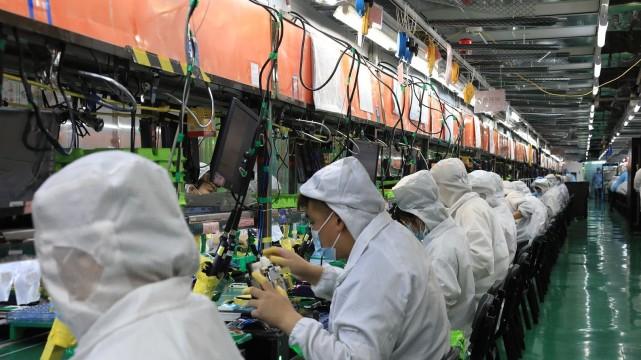 富士康|富士康打工人的网红梦：深夜蹭网剪视频，就算“黑红”也愿意