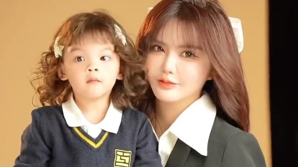 韩安冉|韩安冉晒母女写真，小猪妹卷发似洋娃娃，跟爸爸犹如复制粘贴