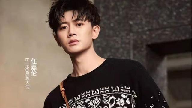 任嘉伦|任嘉伦艾绰直播七夕来袭！海边宣传片氛围满满，任嘉伦笑容太迷人