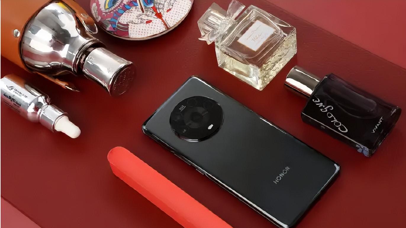 华为荣耀|荣耀Magic4成热销机型，好评率达97%，骁龙8+双曲屏+5000万