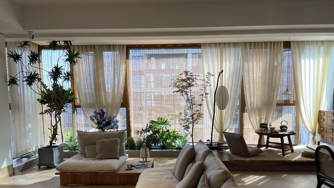 封闭式阳台，一样可以“造花园”，教你改造有花有鱼的室内花园