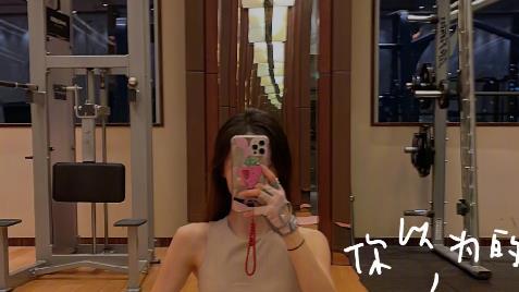 金晨|金晨晒身材照却引起争议，皮肤状态太松弛