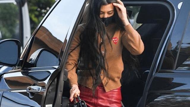 考特尼|卡戴珊大姐迎第二春！与未婚夫高调秀恩爱，43岁面色红润显年轻