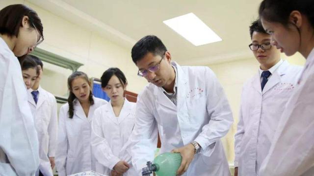 教师|丈母娘理想的“女婿职业”排行榜，教师竟排第五？第一名让人踏实