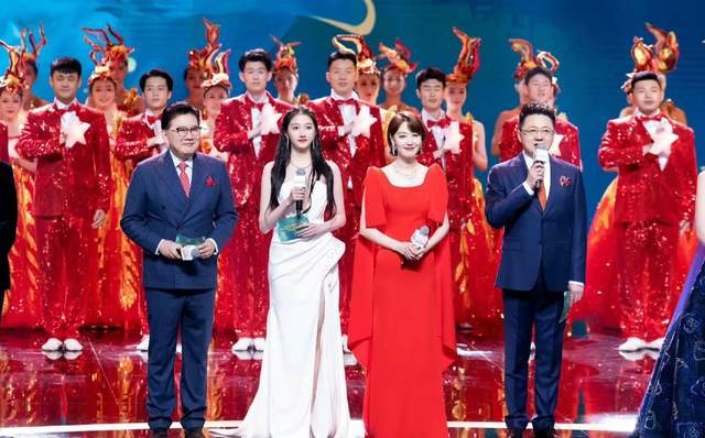 东方卫视|东方卫视春晚看点：李宇春压轴，张杰谢娜同台，周深大张伟说相声