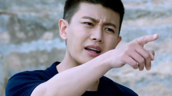 任嘉伦|《蓝焰突击》后，任嘉伦还有两部新剧，两位女主都是人气小花