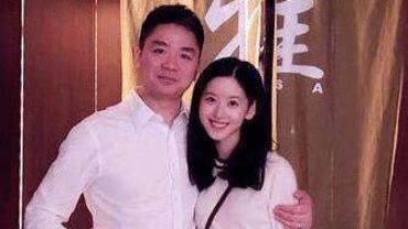 张天爱|章泽天真人长啥样？路人镜头才是照妖镜，网友：终于理解强哥