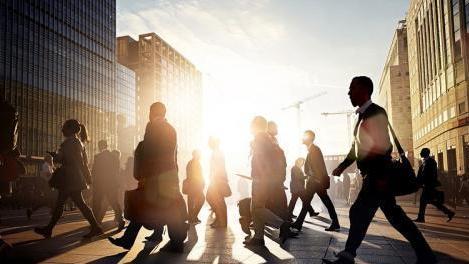 58同城|人到中年，才明白人生有三件事不能等，越迟做越后悔，趁早去完成