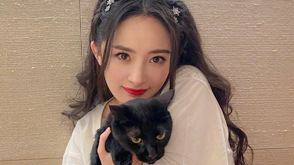 杨幂|女神杨幂美图盘点，每一张都是那么Chic，图三有亮点