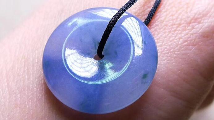 翡翠|一咬牙跺脚买下的丑陋翡翠原石，起货效果太意外，赚大了！