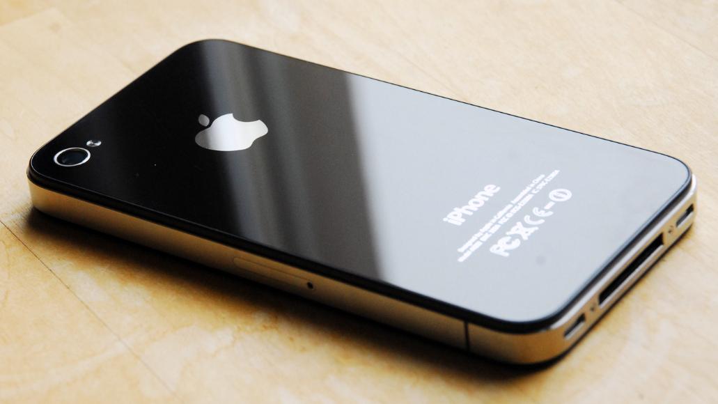 iPhone|苹果软件生态好，色准高和拍照稳定，综合体验最好