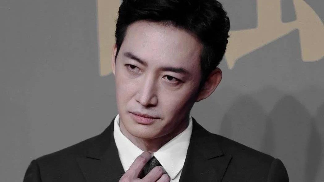 陈道明|靠一张臭脸成为娱乐圈顶级“斯文败类”：他连皱纹都好性感