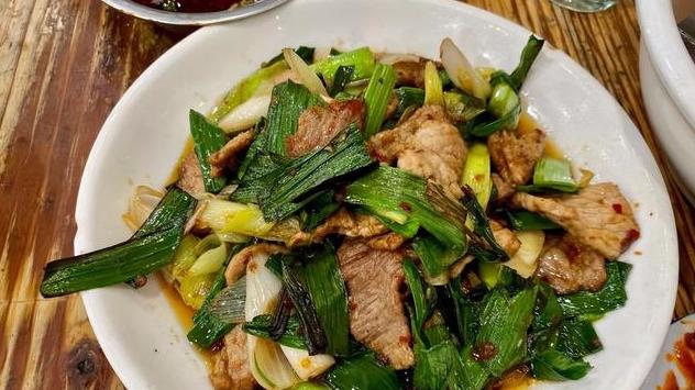 回锅肉|四川一男子吃了一盘菜两碗米饭，花了70元，网友：店家含泪赚45