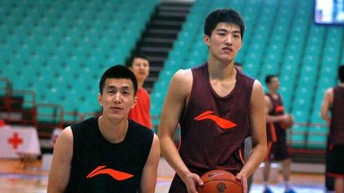 李楠|三场拿71分！辽篮旧将大爆发，李楠儿子浪费身高，29分钟0个篮板