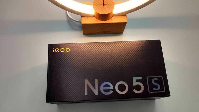 高通骁龙|配置小幅提升性能和用户体验全面升级iQOONeo5S评测