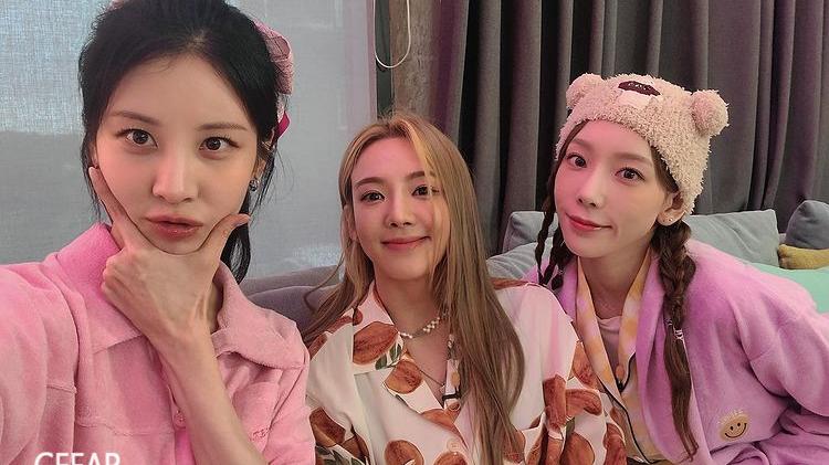 徐玄|罕见的性感挖空裙：徐玄这组少女时代回归照！