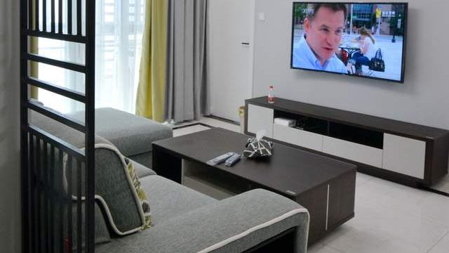 不顾反对在客厅装屏风，家人都一脸不解，完工才知道妙处多