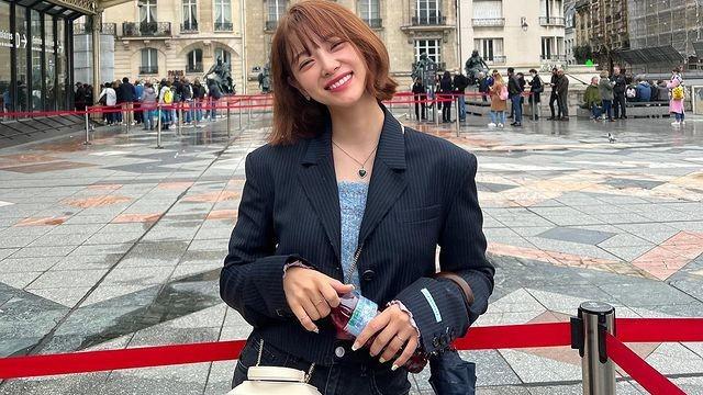 土豆 夏日穿搭灵感：换上清爽短发的金世正搭配3款时髦手袋！