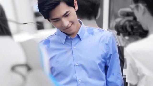 佟丽娅|杨洋被晒早年机场照，穿搭风格不同于现在，网友：大写的“帅”