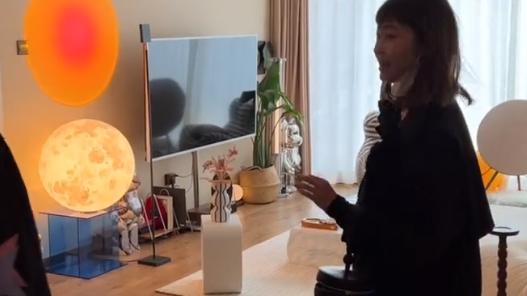 陈泽希|网红痞幼拜访陈泽希，家中出现动物真皮地毯，关门那刻人品曝光