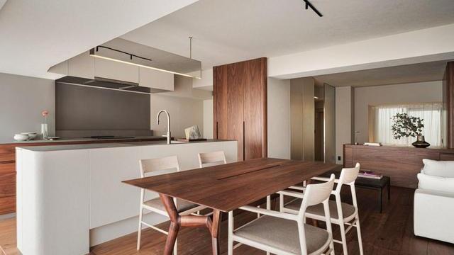 56四室公寓，空间全打通长虹玻璃做隔墙，改成开放一居室更安逸