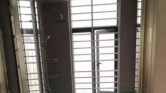 气哭了，我晒新家，没想到遭吐槽，说像灵堂，全屋窗帘是最大败笔