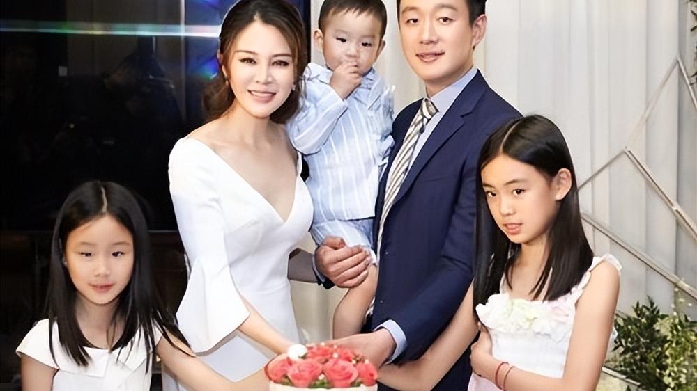 佟大为|妻子八年三胎，住两亿四合院，凤凰男佟大为的幸福生活