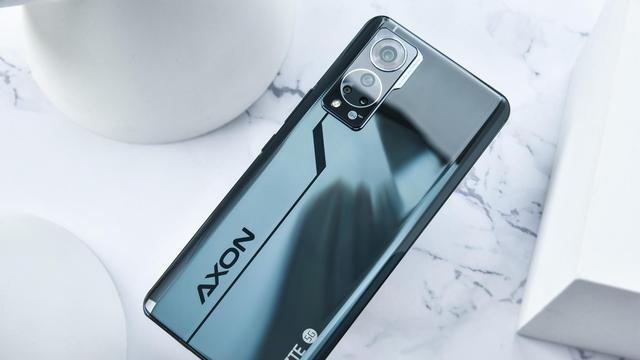 中兴|中兴Axon40将至，4nm芯片坐镇，5000mAh+1TB存储讨人喜欢