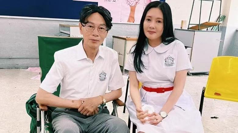 李丽珍|罗家英和李丽珍加起来100多岁，“穿越”成为“校花”“校草”