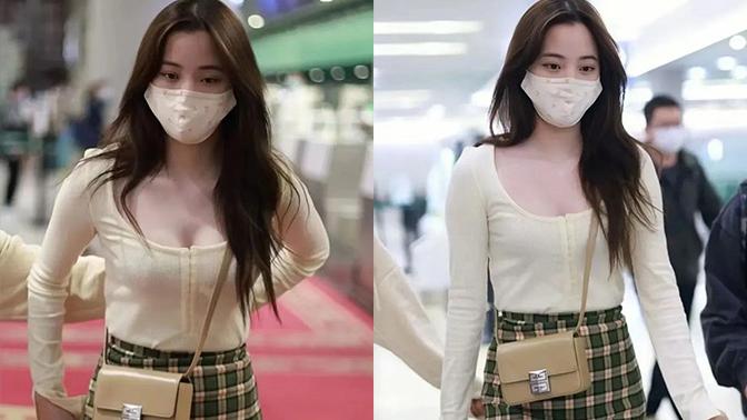 欧阳娜娜|欧阳娜娜穿打底衫走机场，皮肤白皙身形饱满，网友：巨星范藏不住