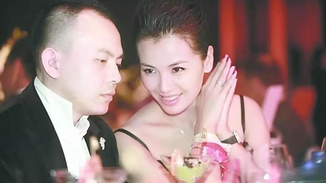 刘涛|刘涛离婚风波再升级！王珂取关女方删照片，爆料博主称哀其不幸