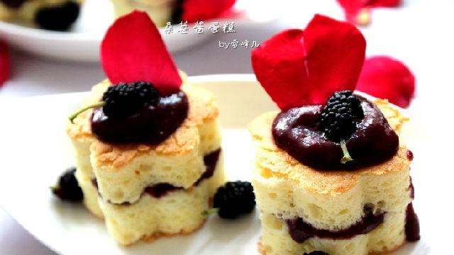 桑葚酱夹蛋糕，那真是两个字“好吃”
