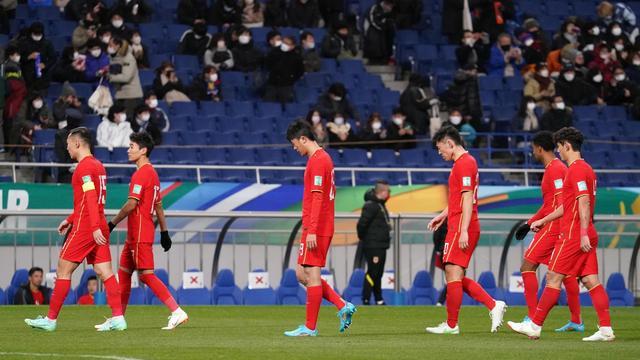 日本队|国足0-2日本，世界杯晋级希望渺茫，20年过去，中国足球为何沦落