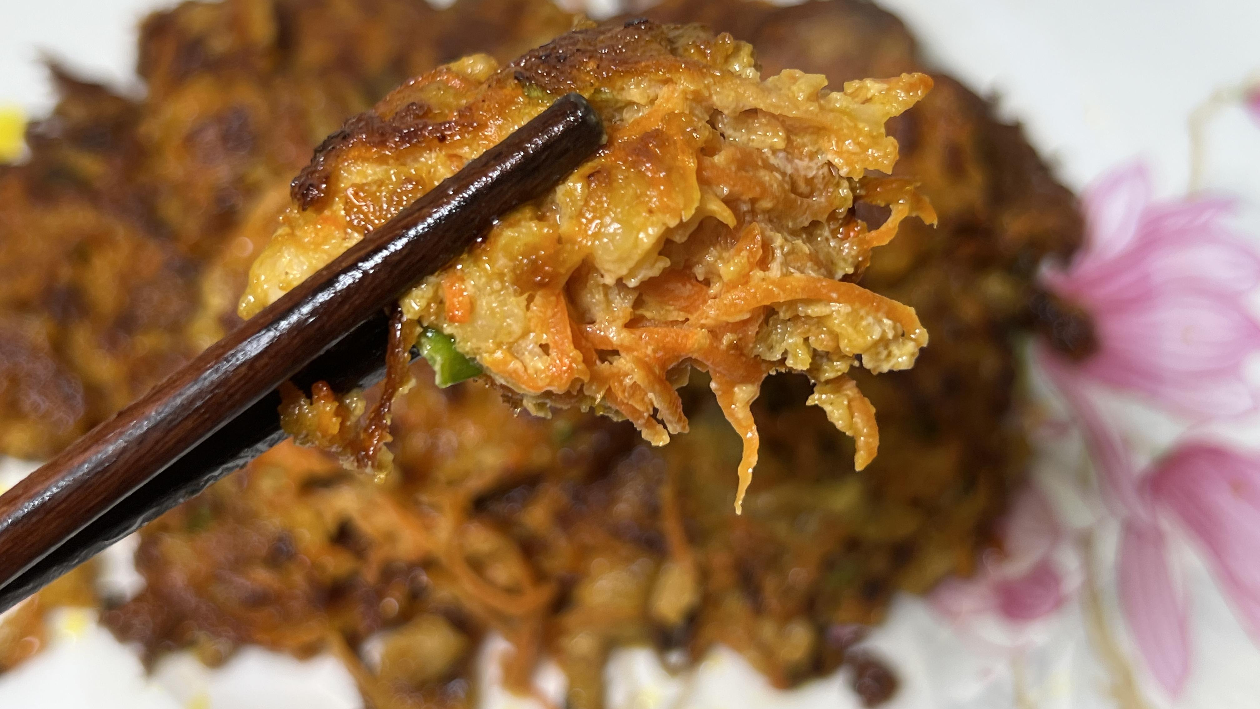 胡萝卜|简单好做的胡萝卜丝肉饼，色泽红润，看着直流口水，香甜软糯好吃