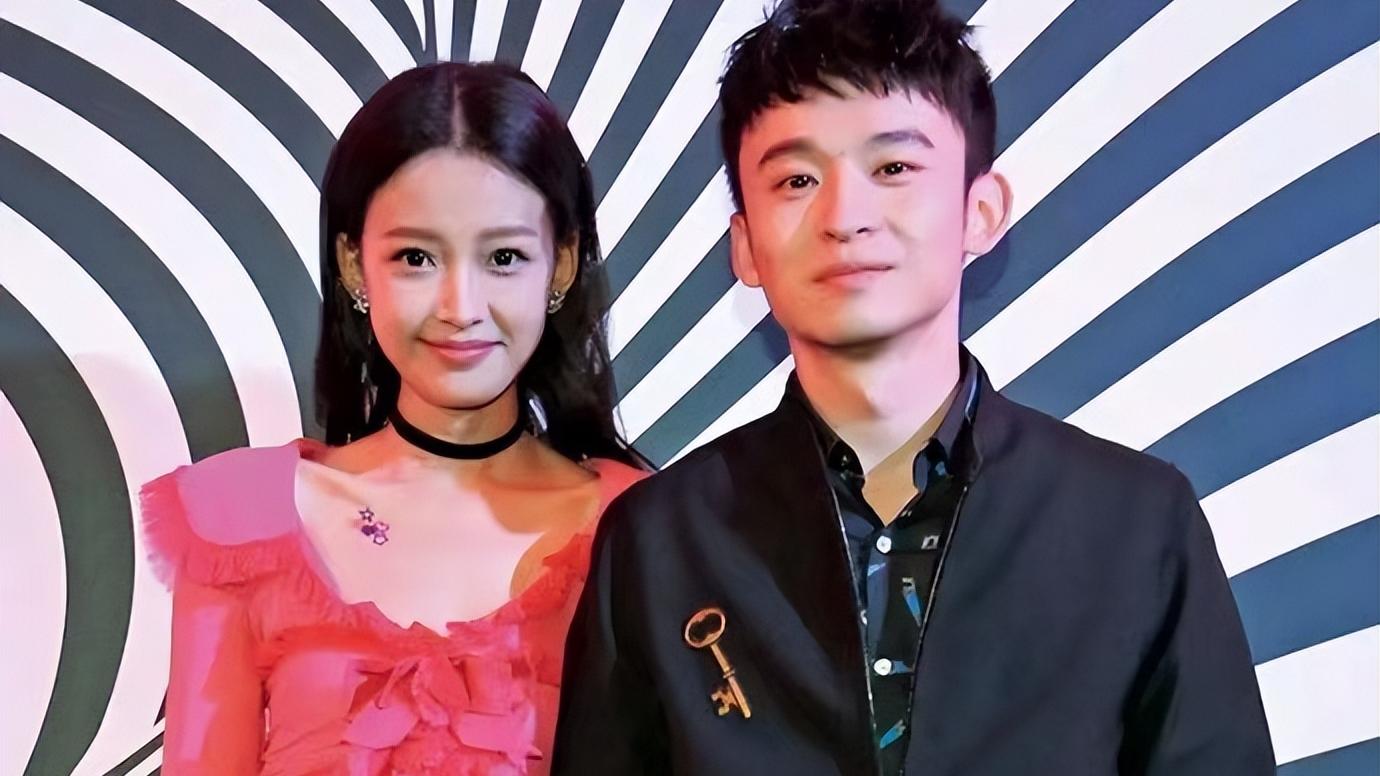 孙怡|董子健携孙怡亮相，孙怡一袭粉裙少女感爆棚，不愧是京城太子妃