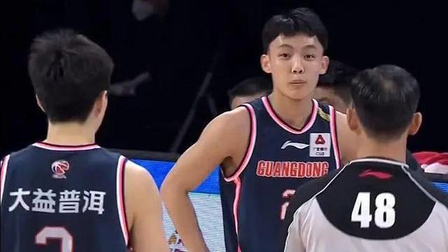 广东男篮|1分，广东球迷给周鹏打满分，吴前罚篮不进被自家球迷称软脚虾