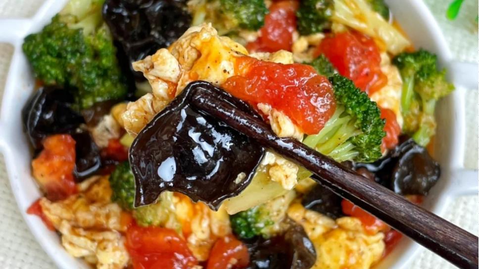 西兰花|5月，碰见这菜别错过，简单又省事，营养全面，多吃不长肉