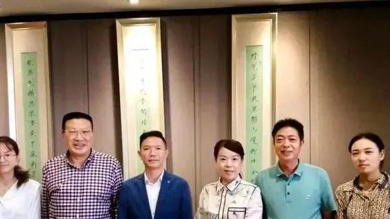 街拍|姚策的生父是郭三宽？难怪宽哥对他爱答不理的，原来宽哥被绿了