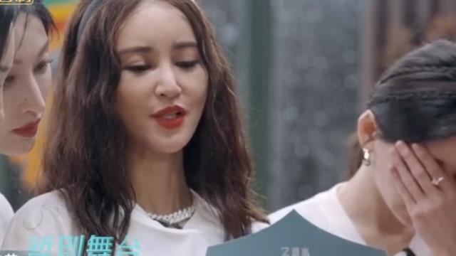 张歆艺|张歆艺遗憾淘汰，郑秀妍不舍落泪，约定要去北京聚会