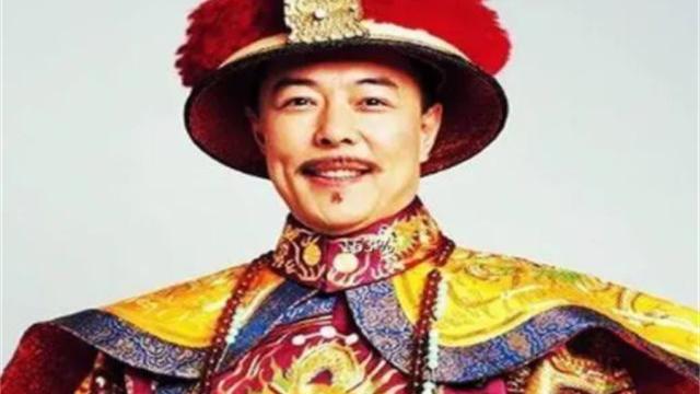 乾隆|乾隆皇帝究竟长啥样？郎世宁偷偷画下，与今天一位老戏骨很像