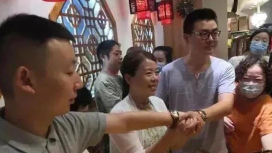 姚策|自欺欺人？网曝姚威田静私下和老杜关系好，某主播正面给出回应