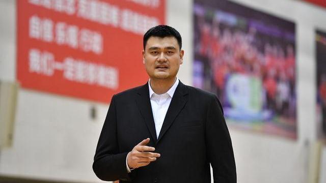 上海男篮|CBA三消息：杨宏锋裁判退役，王怀玉接替杜锋成主帅，上海追周琦