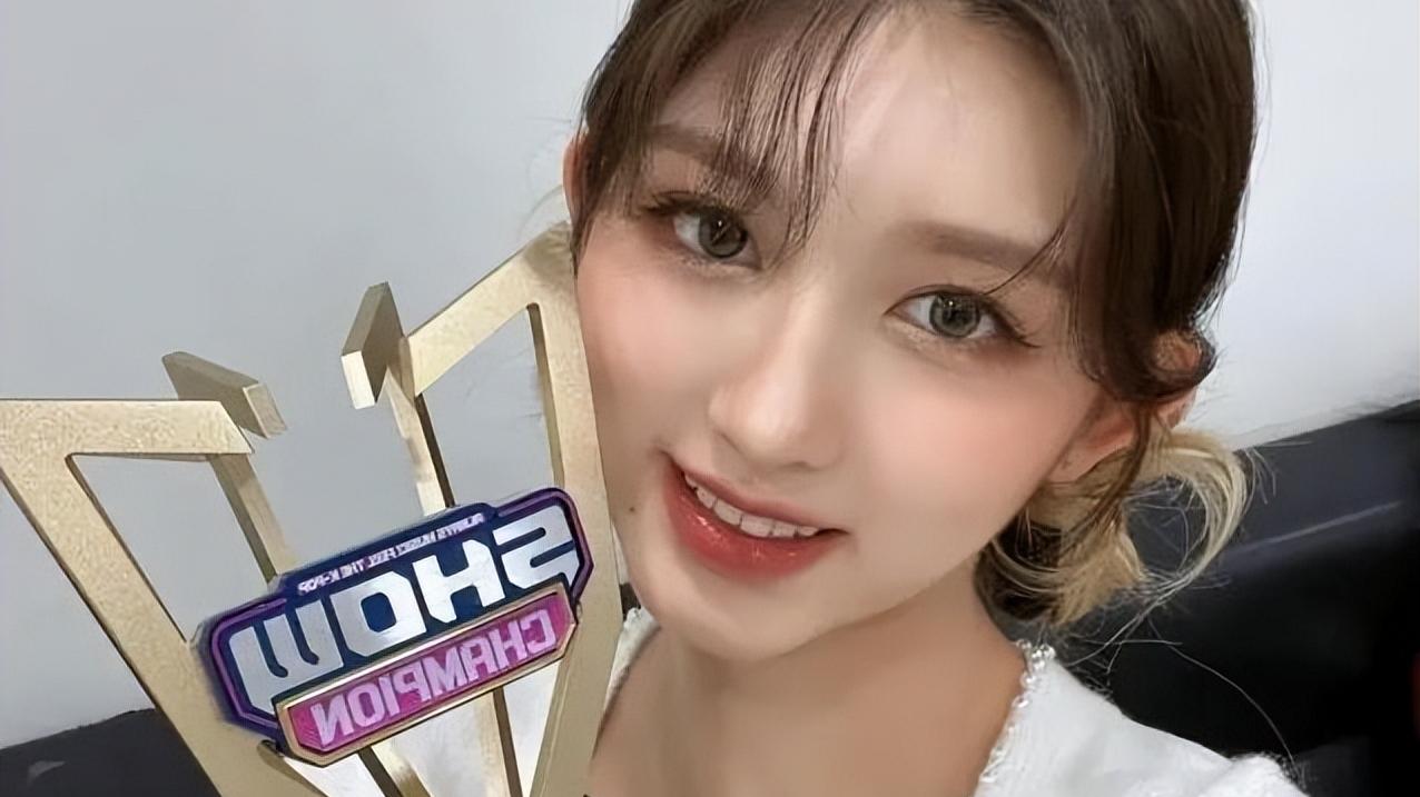 张元英|“逆风翻盘”金秋天：出道人气垫底，与队友撞型，靠一把剪刀改命