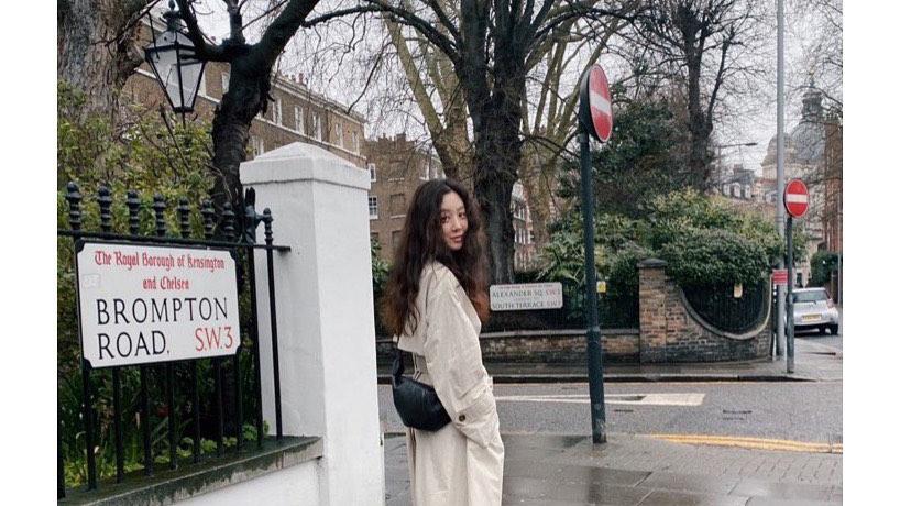 短发|郑丽媛是长脸女星代表？她的妆容好有心机，简单6步就能缩短中庭