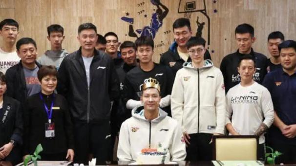 广东男篮|不是周琦！不是沈梓捷！朱芳雨引援第一人曝光，?杜锋亮出新王牌