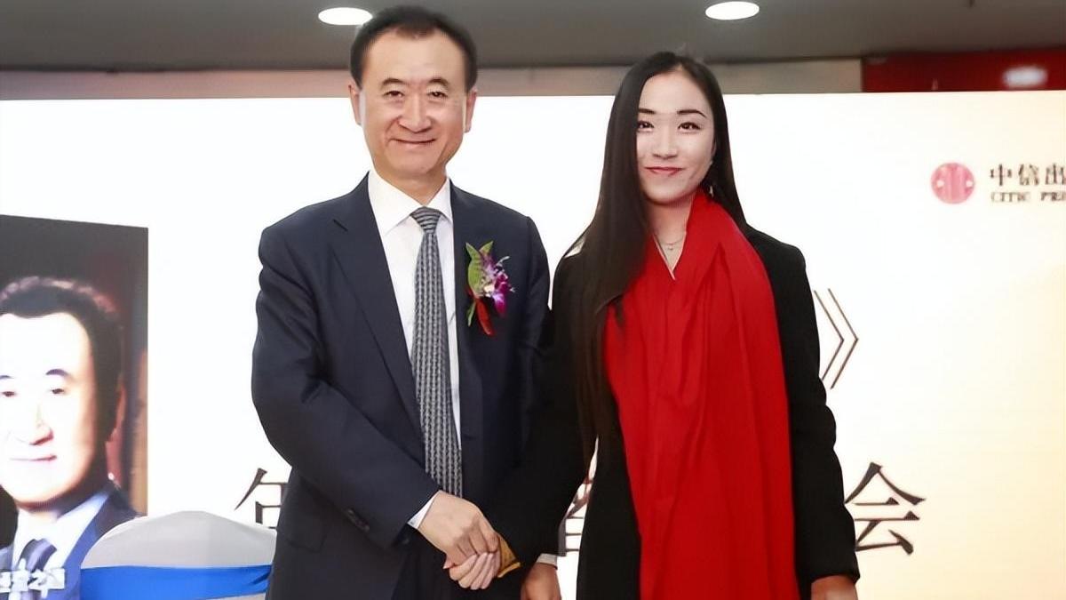 武侠|王健林的贴身秘书，月休15天，年薪上百万，风光背后全是心酸