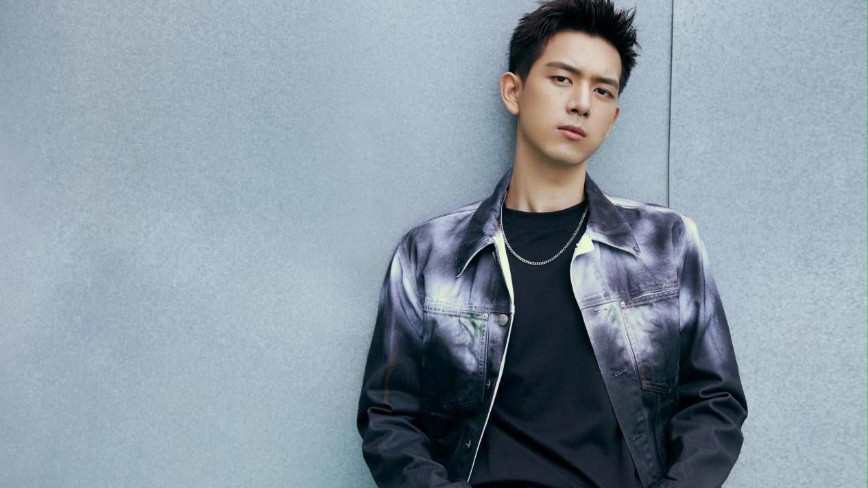 王祖贤|同为牛仔衣风格却大不同！王一博王源个性满分，鹿晗比女生还漂亮