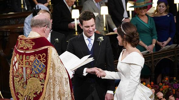 尤金妮公主|英王室再释多张高清公主大婚图，腰粗膀圆大屁股的胖妹怎样选婚纱